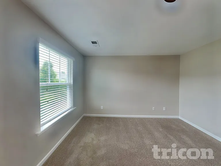 423 Lanyard Ln — Photo 7