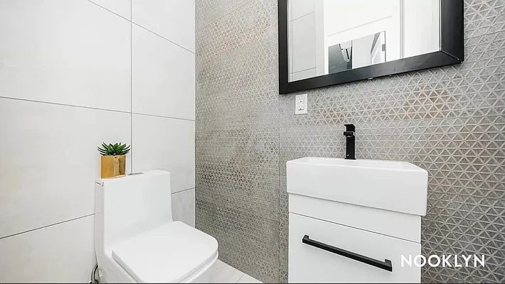 Rented by PREMIUM US INC | media 80