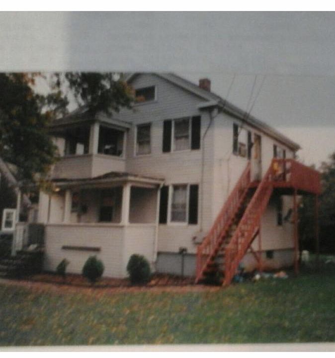 2nd image of 90 Williams St