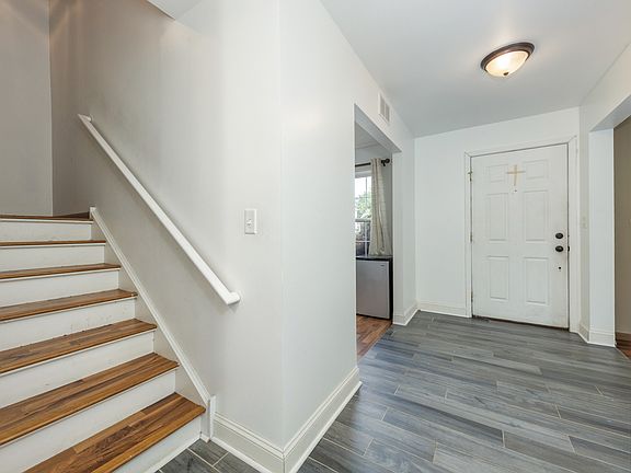 3rd image of 2716 Middleton Ct