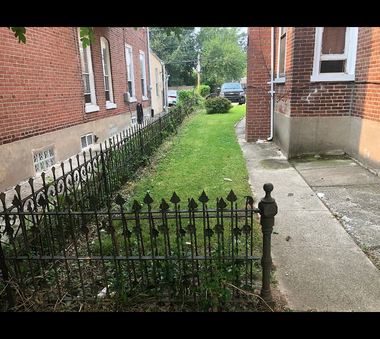 3 bed, 2000 sqft, $1,895 — Photo 2