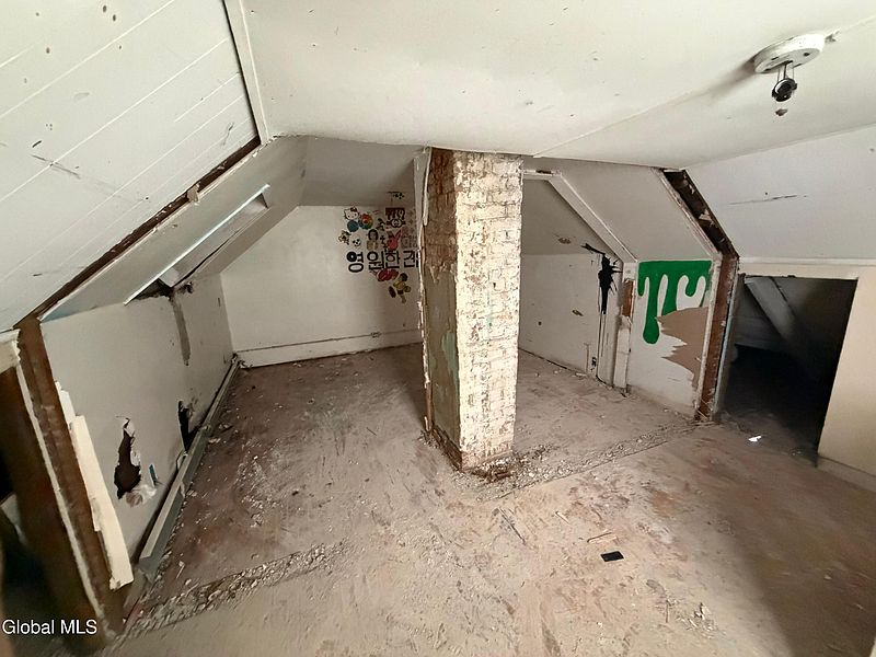 5th image of 316 Sherman Street