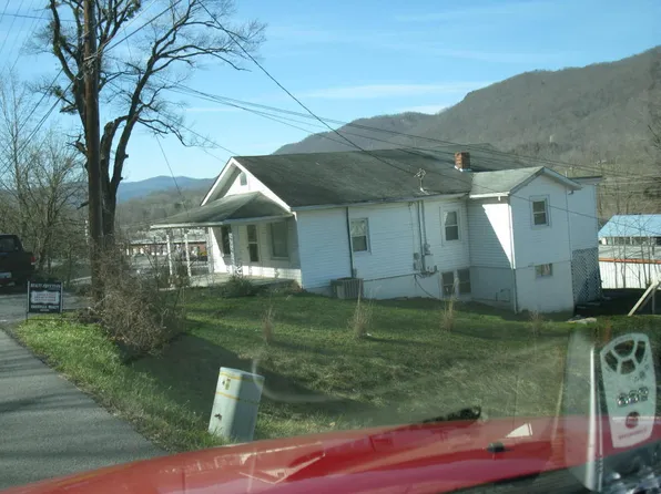 1320 W Chestnut St, La Follette, TN 37766