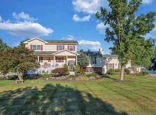 5 Hampton Ct, Rock Tavern, NY 12575