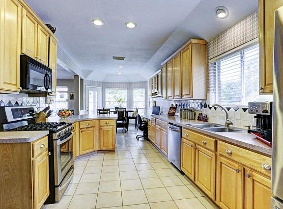 4th image of 1902 Glen Eden Ct