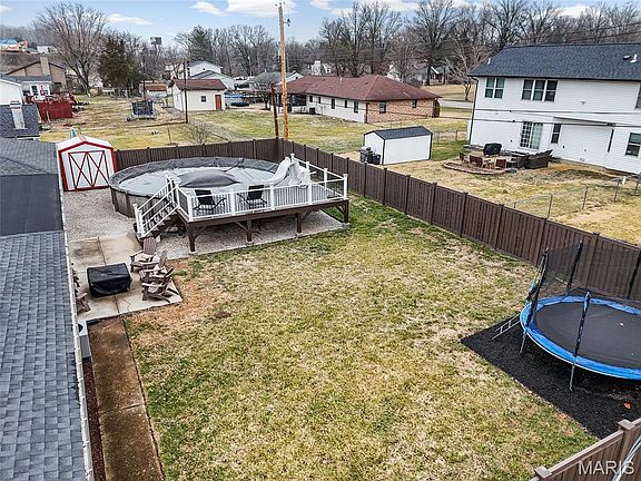 3rd image of 809 N Meadow Ln