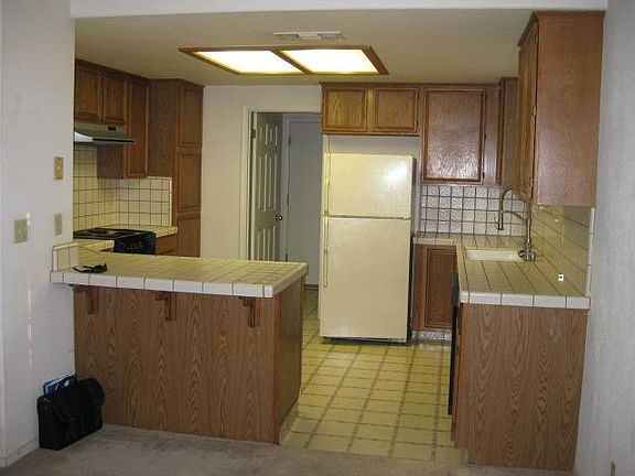 3rd image of 1302 E Bedford Ave