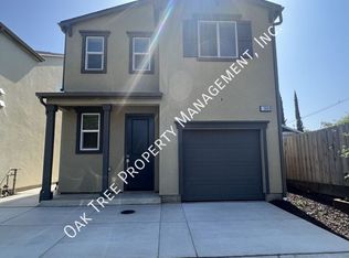 360 Oxford Ave #B, Clovis, CA 93612