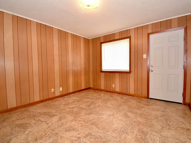 314 W College Ave — Photo 6