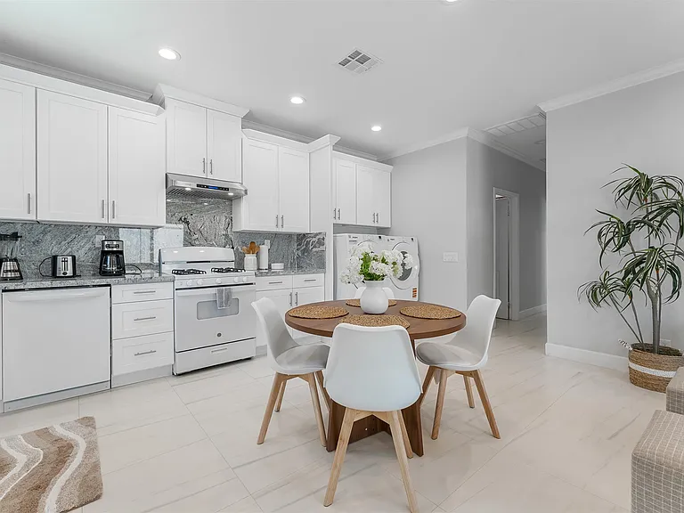8605 Amy Ave — Photo 4