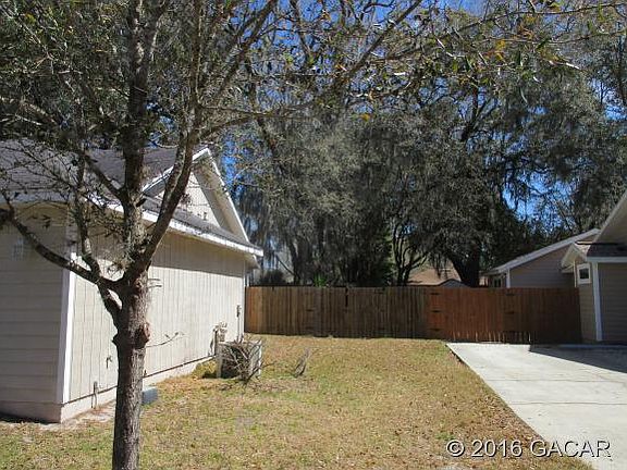 4th image of 5915 NW 38th Ter