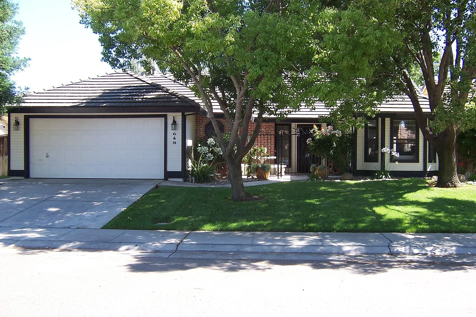648 Germaine Dr photo 1