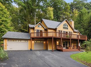 1453 Lakeland Dr, Lake Ariel, PA 18436