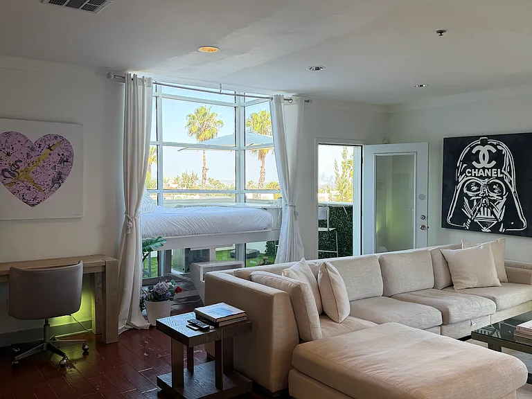 8455 De Longpre Ave — Photo 11