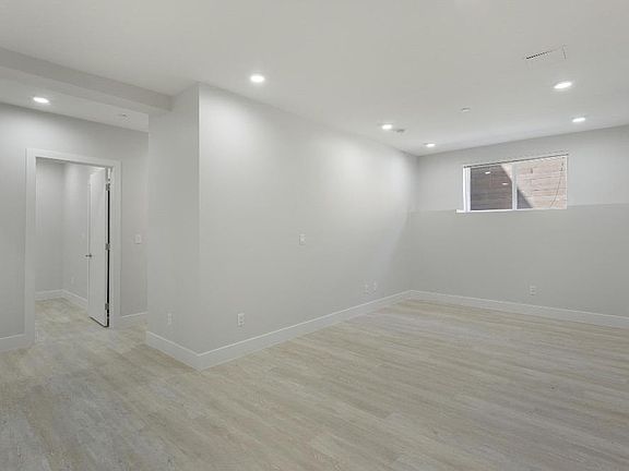 3rd image of 1650 California St #F