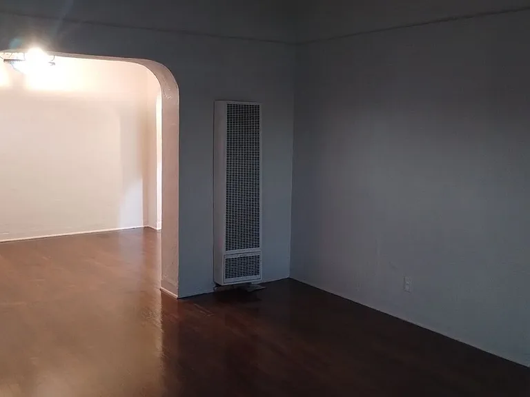 6133 Cashio St #1/2 — Photo 10