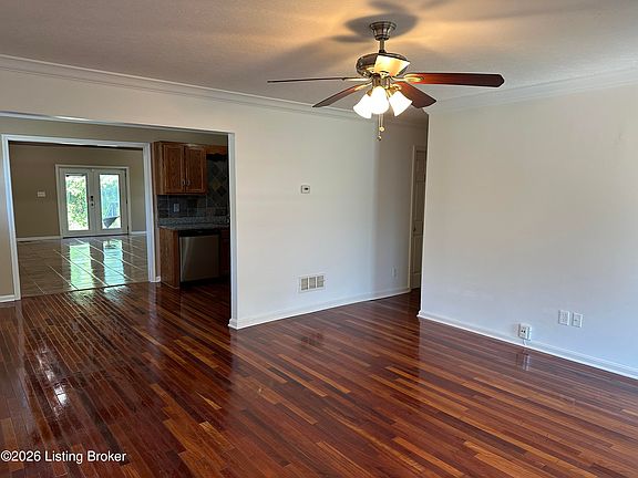 5th image of 400 Glengarry Dr