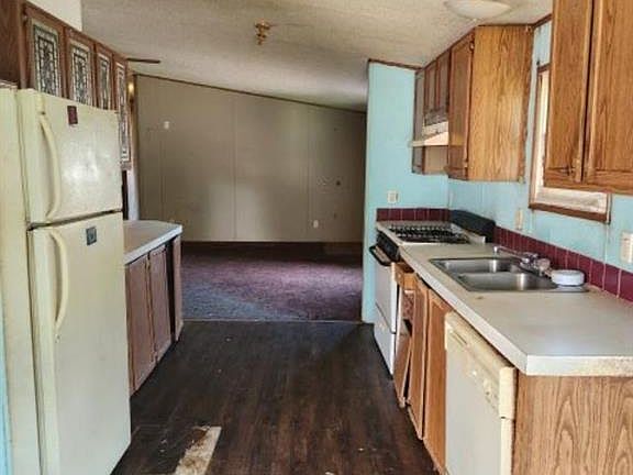 4th image of 87 Woodford Ave