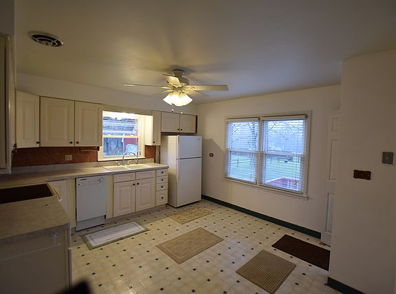 5th image of 17434 Parkside Ave