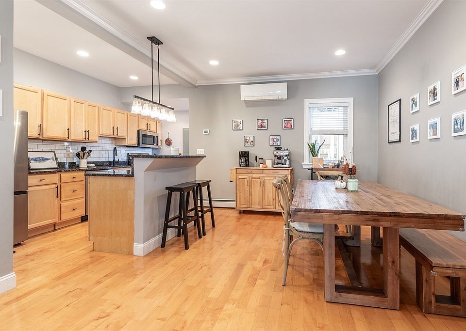 1st image of 261 W 5th St #1