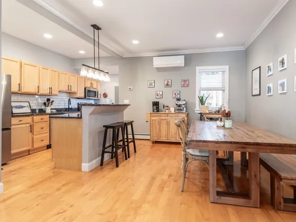 261 W 5th St #1, South Boston, MA 02127