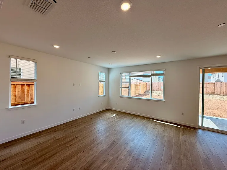 12620 Hereford Ave — Photo 9