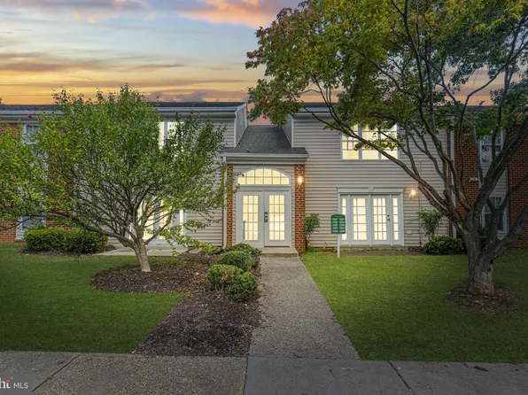 15597 Horseshoe Ln, Woodbridge, VA 22191