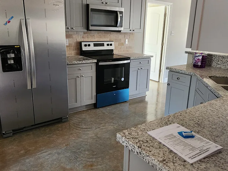 39739 Weaver Ln — Photo 2