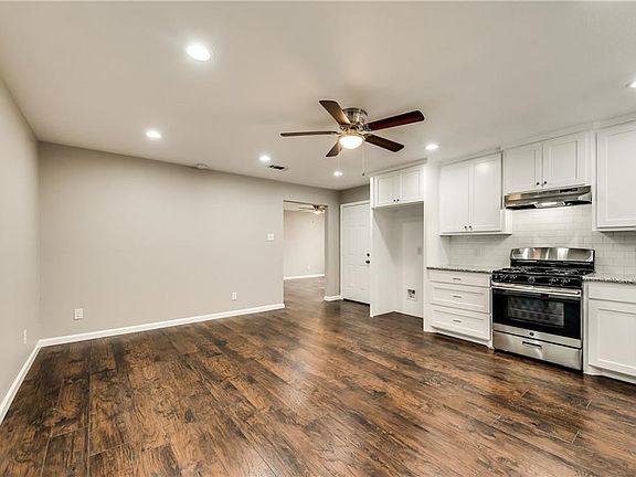 Plenty of breakfast room space, and kitchen even has a ceiling fan recessed lights