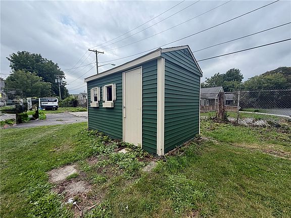 5th image of 107 Roth St