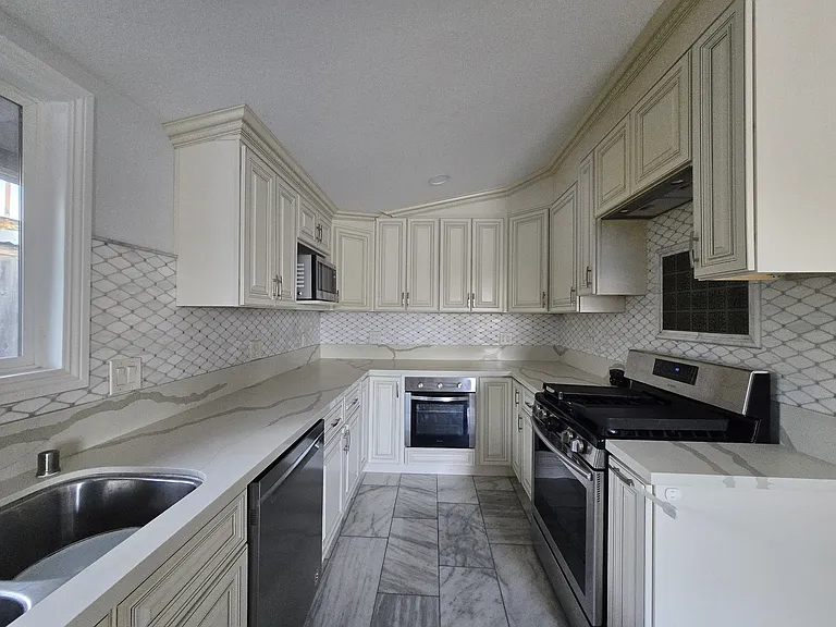 9622 Stonybrook Dr — Photo 2