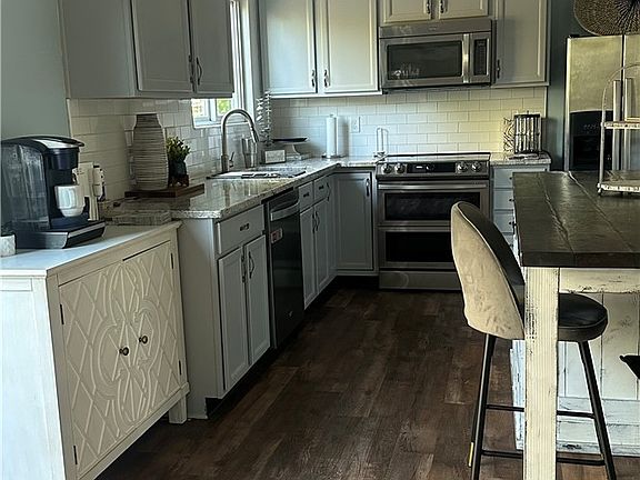 5th image of 59 Shady Pines Ave
