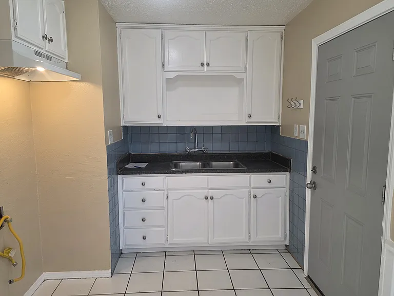 16572 Live Oak St #C — Photo 15