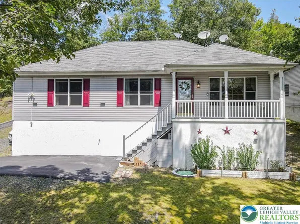 2414 Woodcrest Dr, East Stroudsburg, PA 18302