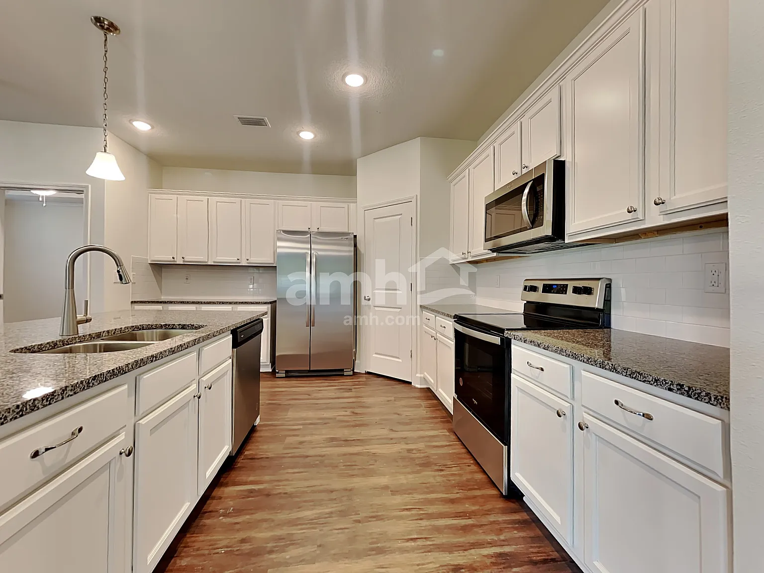 3 bed, 2.0 bath, 1700 sqft, $2,080 — Photo 3