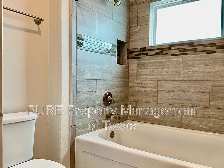 3301 Elija St #B — Photo 13