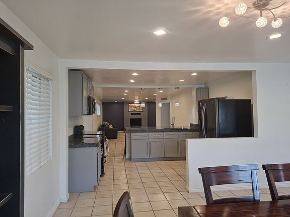 3rd image of 2339 W Montebello Ave