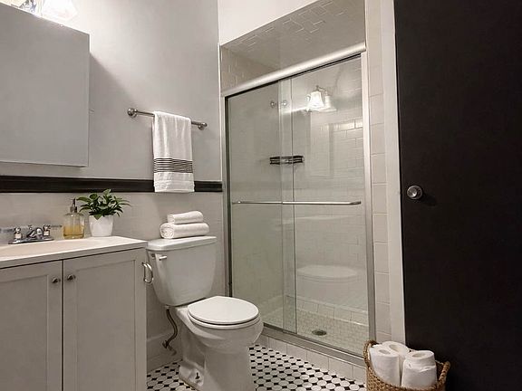 3rd image of 154 W 27th St Front 2