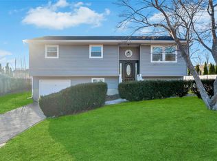 24 Bayberry Rd, Ronkonkoma, NY 11779