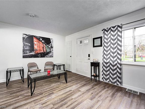 5th image of 308 Buckner Dr #204