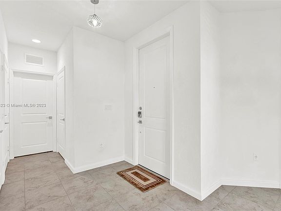 4th image of 1476 SE 24th Ave #1476