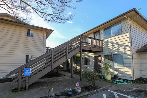 132-168 Sunset Ave N Photo 1
