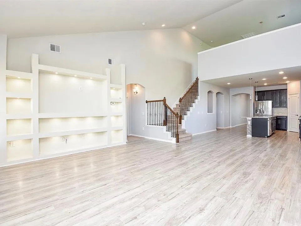 5354 Rue Dela Croix Dr