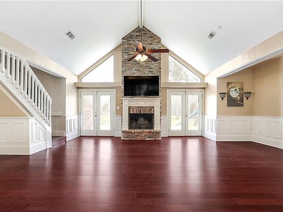 5th image of 10 Fairway View Dr