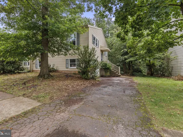 320 Juniper Dr, Etters, PA 17319