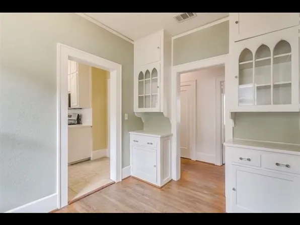 2135 Stanley Ave, Fort Worth, TX 76110