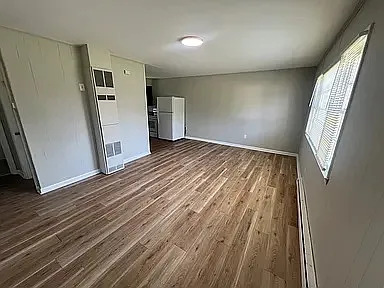 404 E Webb St — Photo 3