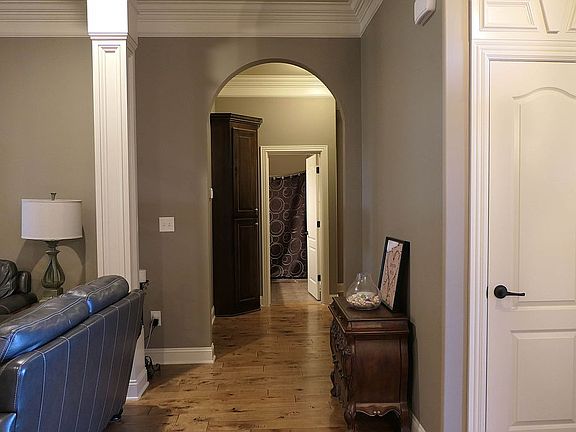 Hallway to bedrooms 