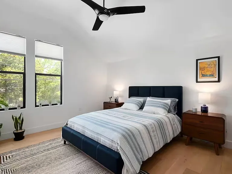 2403 E 14th St #1 — Photo 10