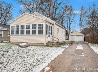 814 35th St SW, Wyoming, MI 49509